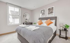 Contemporary 2 Bedroom Apt, Town Centre By Tent Serviced Apartments